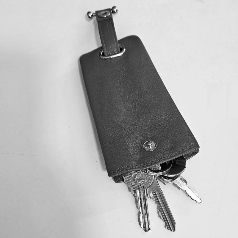 klíčenka zatahovací 11x7cm BLACK, kůže