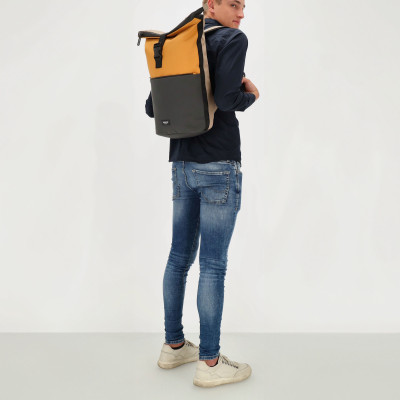 MULTICOLOR 15.6", OCHRE, batoh Beagles Originals, e-shop ZAVAZADLA.BIZ