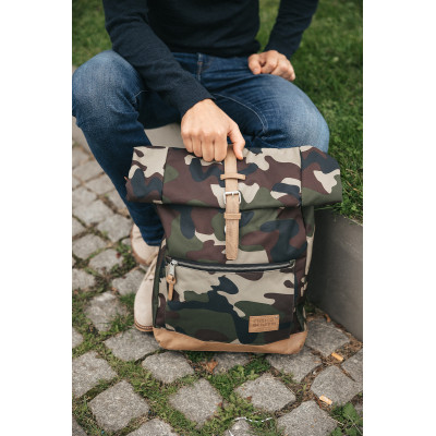 Enrico Benetti batoh SANTIAGO M 15.6" camouflage 16 litrů